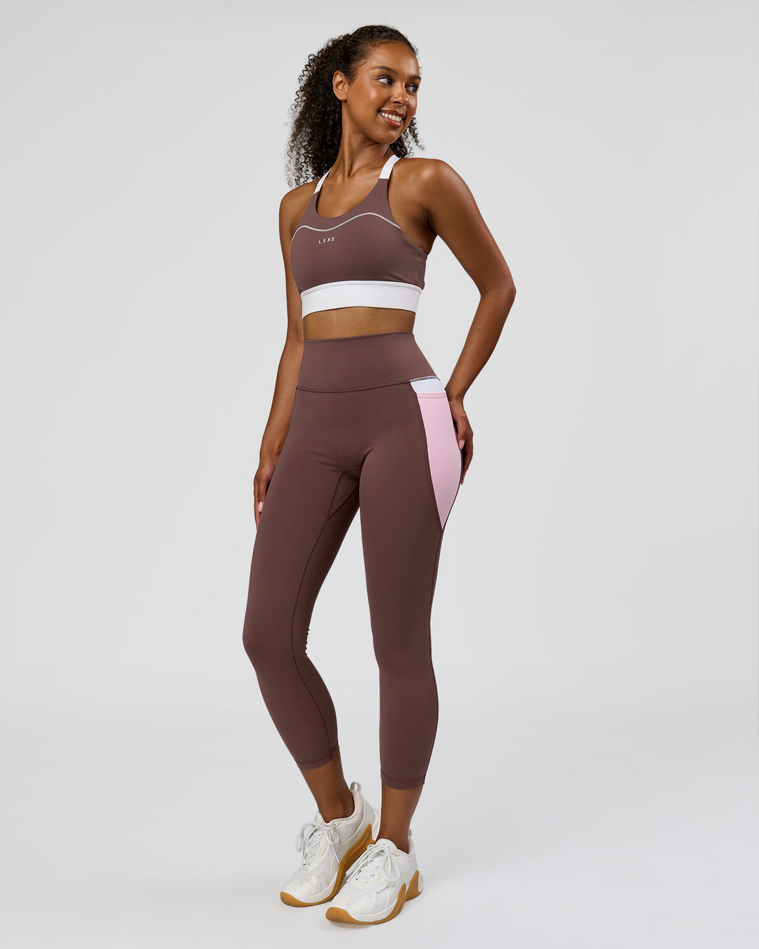 Woman wearing Fusion V-Contour Ultra High-Rise 7/8 Legging Pockets - Cocoa Powder-Marshmallow-White | Model:Jordan | Size:S - view 6