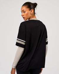 Woman wearing Playmaker V-Neck Jersey - Black-Shale Beige | Model:Rosie | Size:S | Thumbnail Index: 2