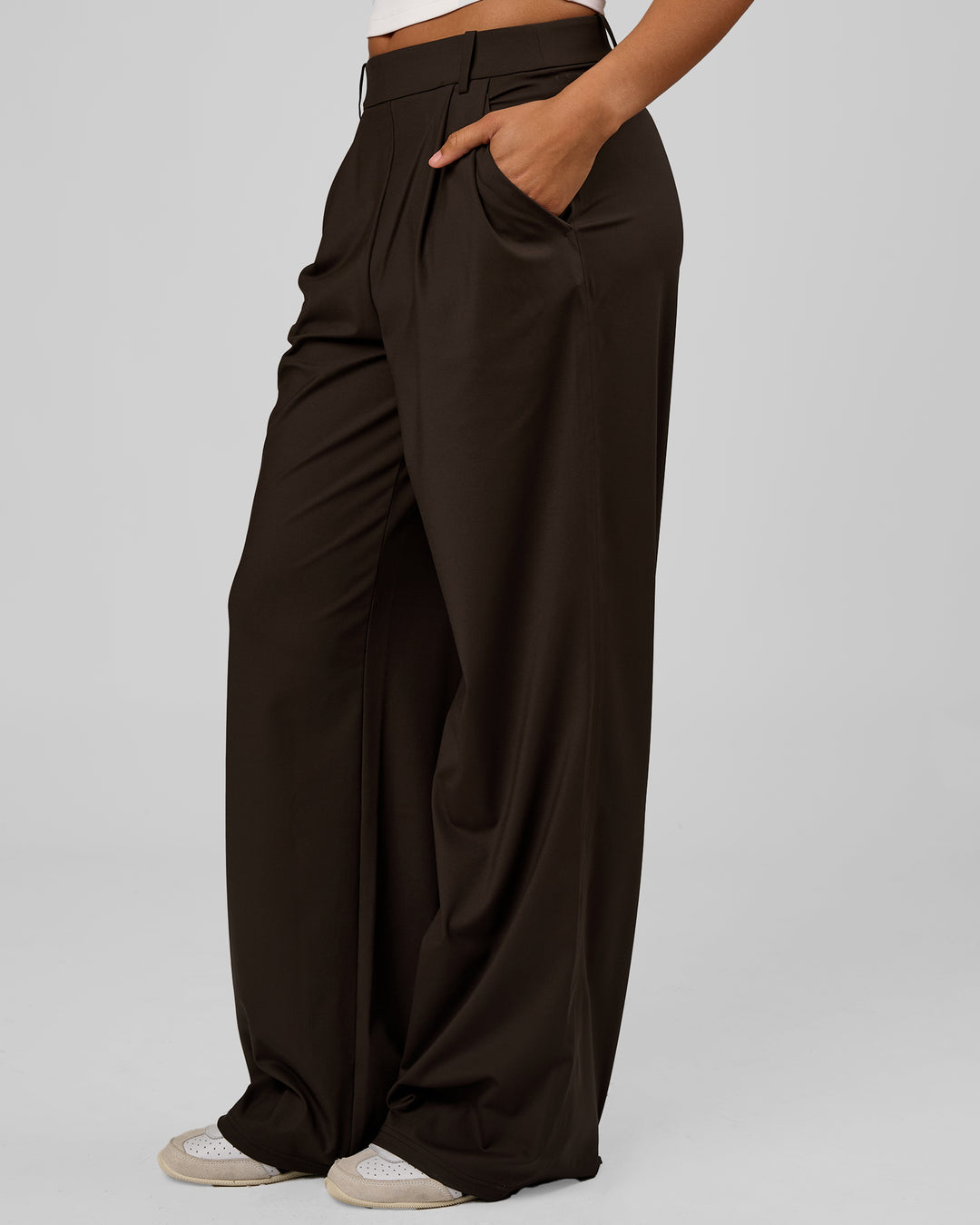 Woman wearing StretchShift Wide Leg Pant Tall - Ground Coffee | Model:Rosie | Size:S - view 3