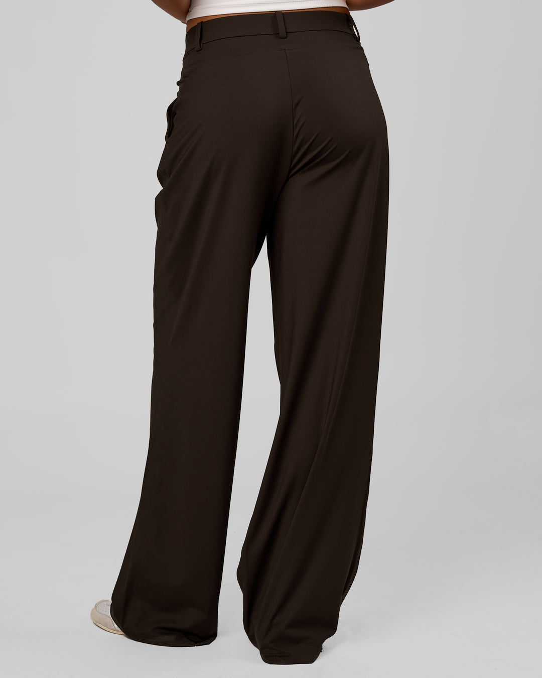 Woman wearing StretchShift Wide Leg Pant Tall - Ground Coffee | Model:Rosie | Size:S - view 4