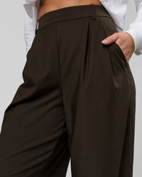 Woman wearing StretchShift Wide Leg Pant - Ground Coffee | Model:Summer | Size:S | Thumbnail Index: 2