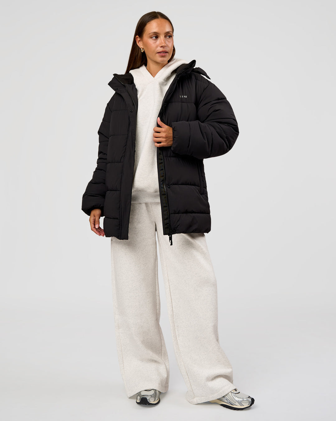 Woman wearing Go-To Puffer Mid Jacket - Black | Model:Brylee | Size:XS