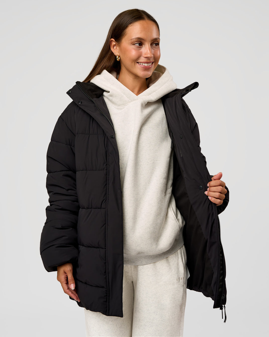 Woman wearing Go-To Puffer Mid Jacket - Black | Model:Brylee | Size:XS