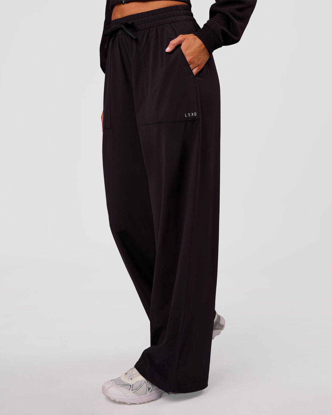 Woman wearing Bend Woven Pant - Black | Model:Charli | Size:XS - view 2