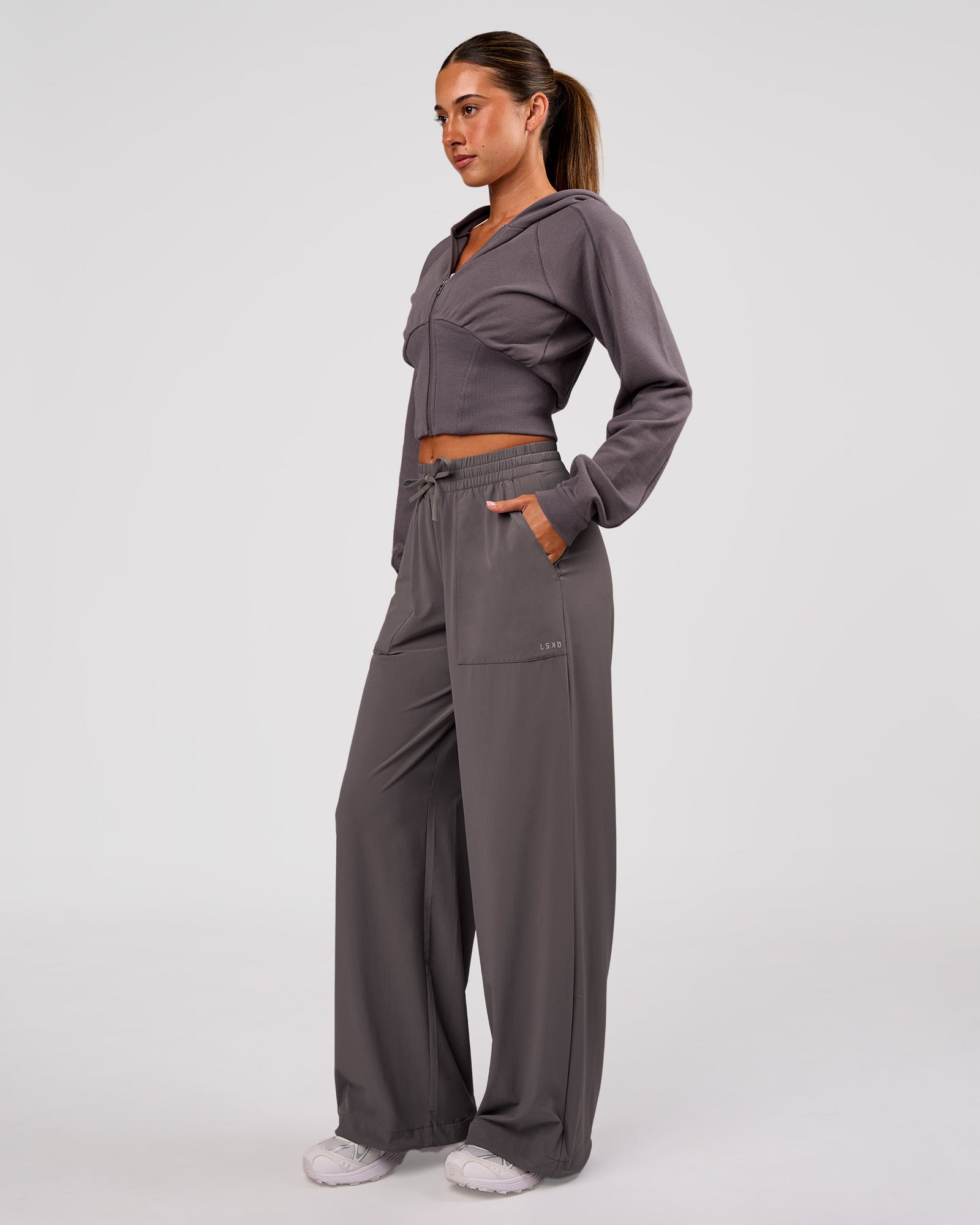 Woman wearing Bend Woven Pant - Duskstone | Model:Charli | Size:XS