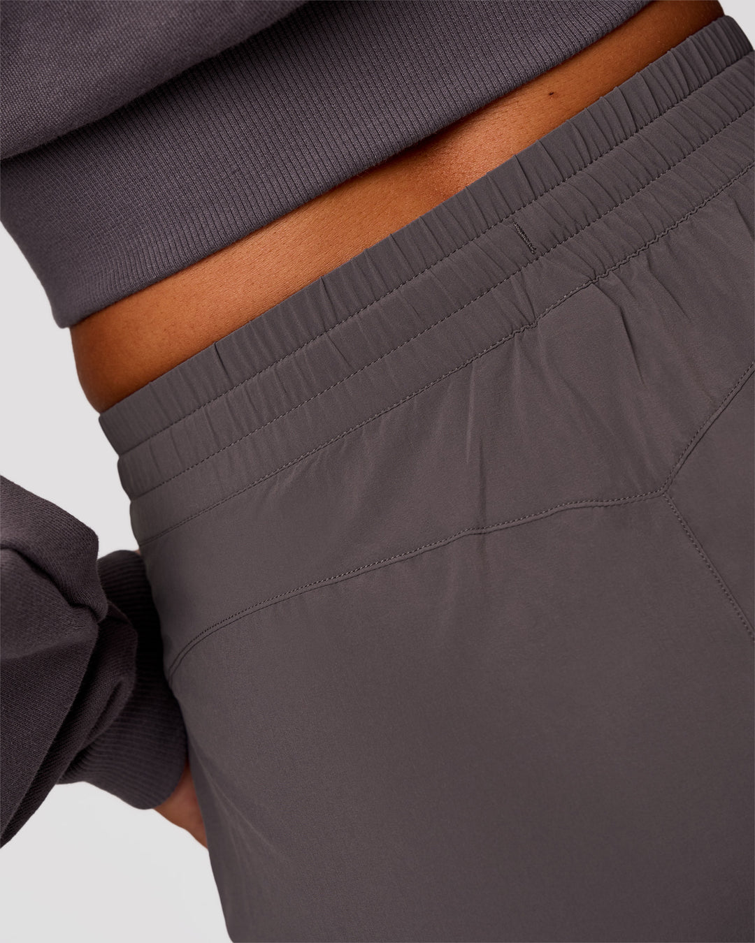 Woman wearing Bend Woven Pant - Duskstone | Model:Charli | Size:XS - view 5
