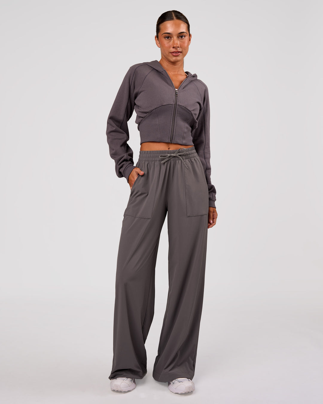 Woman wearing Bend Woven Pant - Duskstone | Model:Charli | Size:XS - view 7