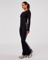 Woman wearing Horizon Long Sleeve Tee - Black | Model:Charli | Size:XS | Thumbnail Index: 7