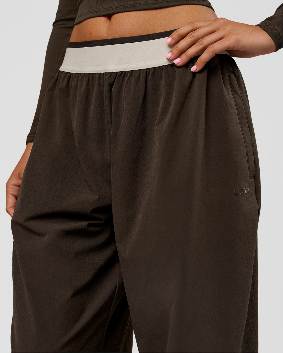 Woman wearing Stride Wide Leg Pant - Ground Coffee | Model:Charli | Size:XS - view 7