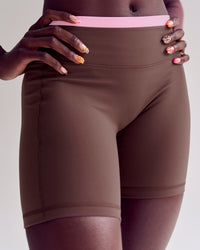 Woman wearing Bree Fusion High-Rise 6" Short Pockets - Cocoa Powder-Pink Rose | Model:Desleigh | Size:XS | Thumbnail Index: 2
