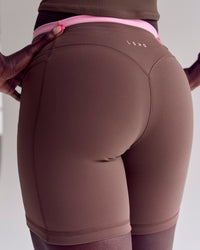 Woman wearing Bree Fusion High-Rise 6" Short Pockets - Cocoa Powder-Pink Rose | Model:Desleigh | Size:XS | Thumbnail Index: 4