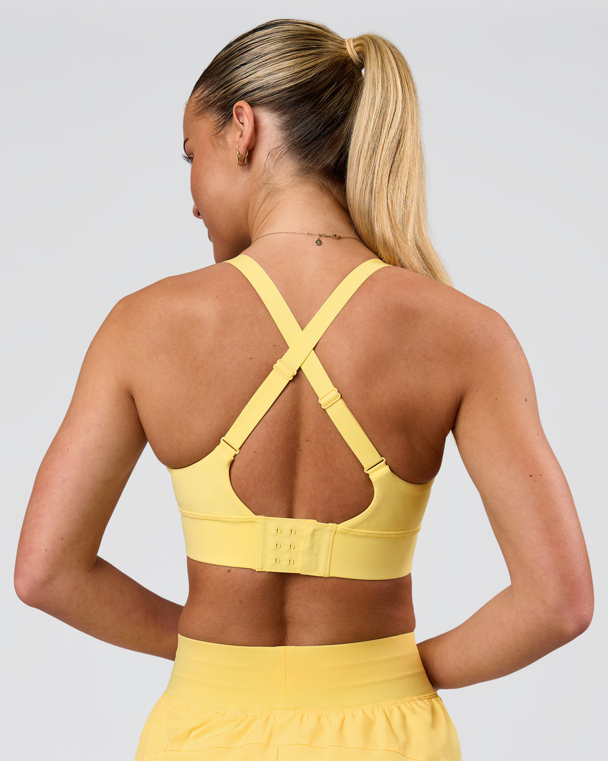 Woman wearing Accelerate Sports Bra - Lemon | Model:Issy | Size:XS