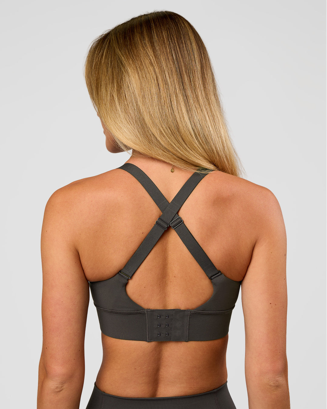 Woman wearing Accelerate Sports Bra - Onyx | Model:Issy | Size:XS - view 4
