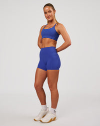 Woman wearing Elixir High-Rise 4" Short Pockets - Power Cobalt | Model:Issy | Size:XS | Thumbnail Index: 3