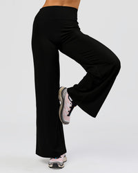 Woman wearing Elixir High-Rise Petite Pant - Black | Model:Issy | Size:XS | Thumbnail Index: 8