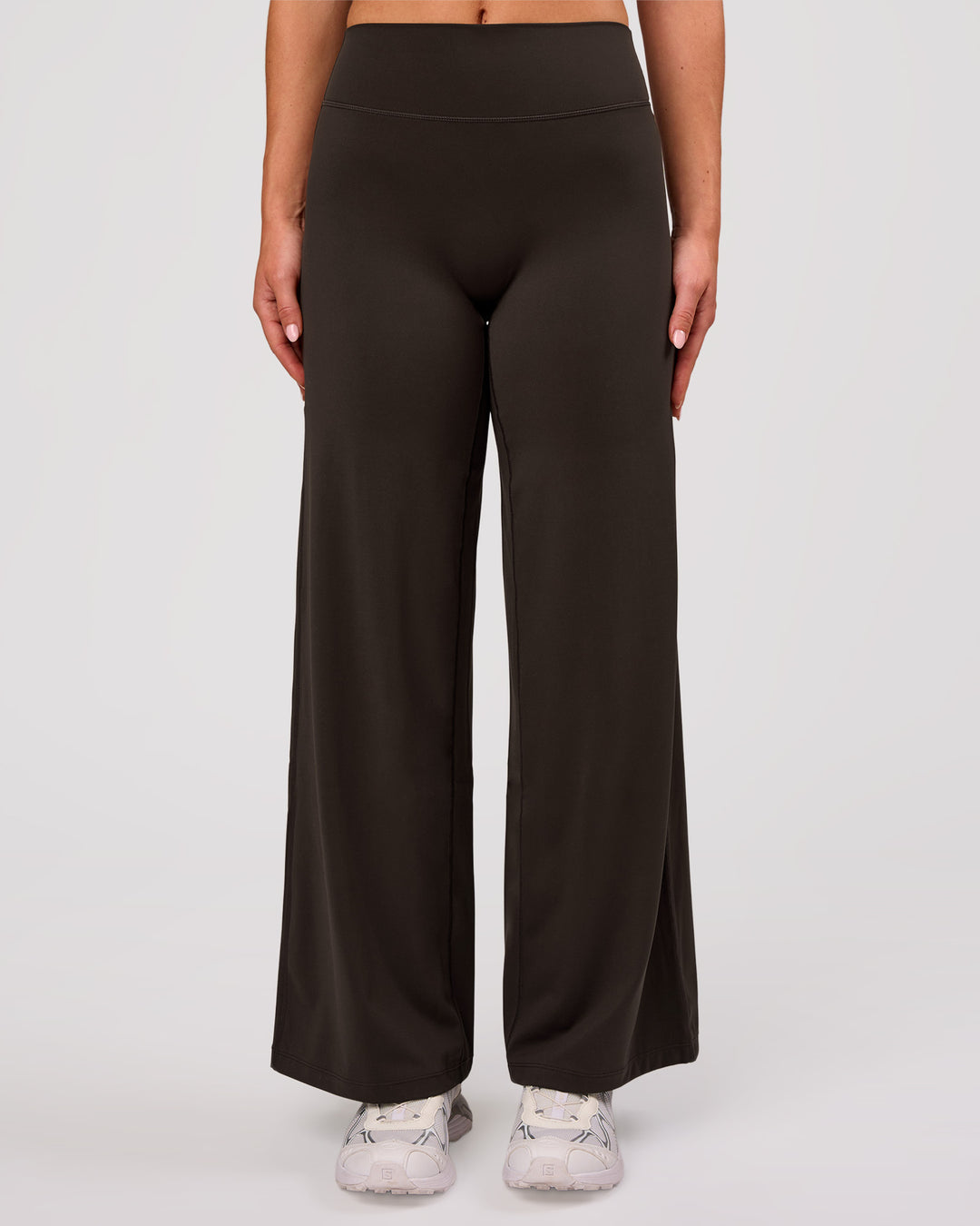 Woman wearing Elixir High-Rise Petite Pant - Ground Coffee | Model:Issy | Size:XS - view 1