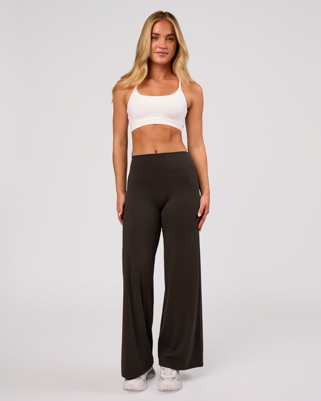 Woman wearing Elixir High-Rise Petite Pant - Ground Coffee | Model:Issy | Size:XS - view 8