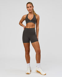 Woman wearing Fusion Ultra High-Rise 4" Short Pockets - Onyx | Model:Issy | Size:XS | Thumbnail Index: 4