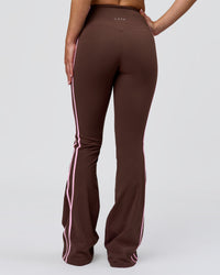 Woman wearing Fusion V-Contour Bind High-Rise Flared Legging - Hot Chocolate-Pink Rose | Model:Issy | Size:XS | Thumbnail Index: 6