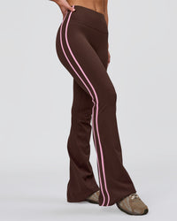 Woman wearing Fusion V-Contour Bind High-Rise Flared Legging - Hot Chocolate-Pink Rose | Model:Issy | Size:XS | Thumbnail Index: 9