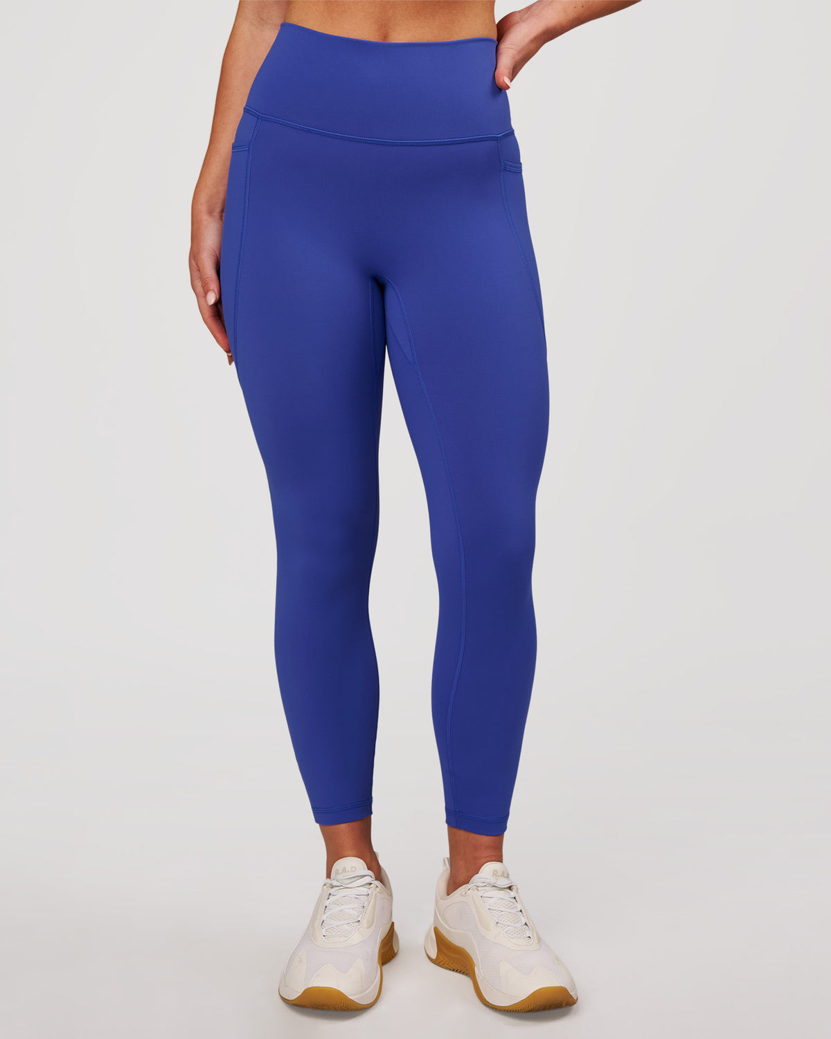 Woman wearing Fusion V-Contour Ultra High-Rise 7/8 Legging Pockets - Power Cobalt | Model:Issy | Size:XS