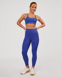 Woman wearing Fusion V-Contour Ultra High-Rise 7/8 Legging Pockets - Power Cobalt | Model:Issy | Size:XS | Thumbnail Index: 5