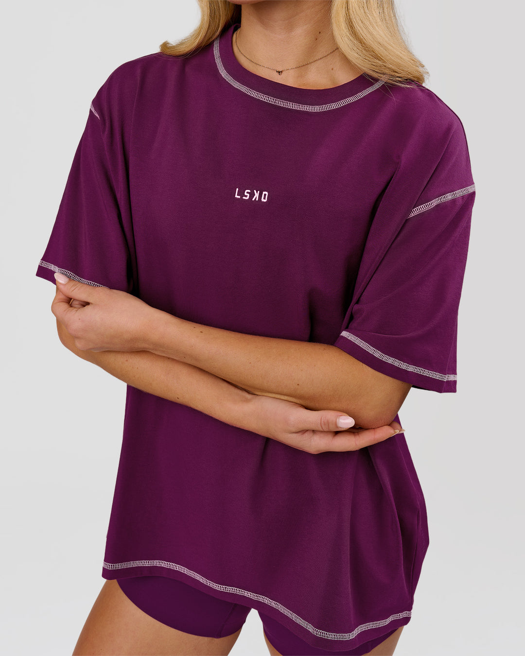 Woman wearing Go-To Contrast Oversized Heavyweight FLXCotton Tee - Plum Caspia-Pink Rose | Model:Issy | Size:XS - view 5