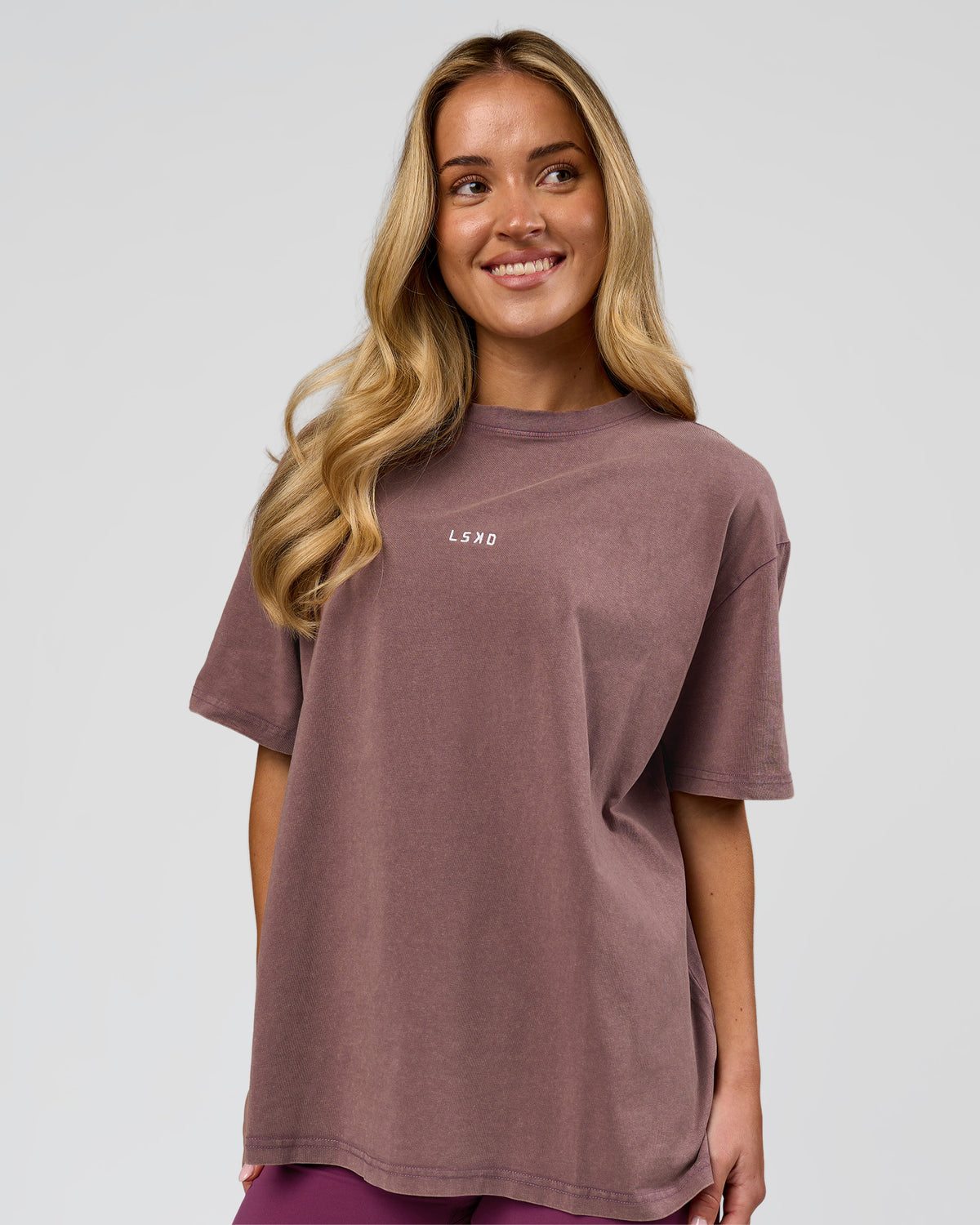 Woman wearing Go-To FLXCotton Oversized Tee - Cocoa Powder Washed-White | Model:Issy | Size:XS