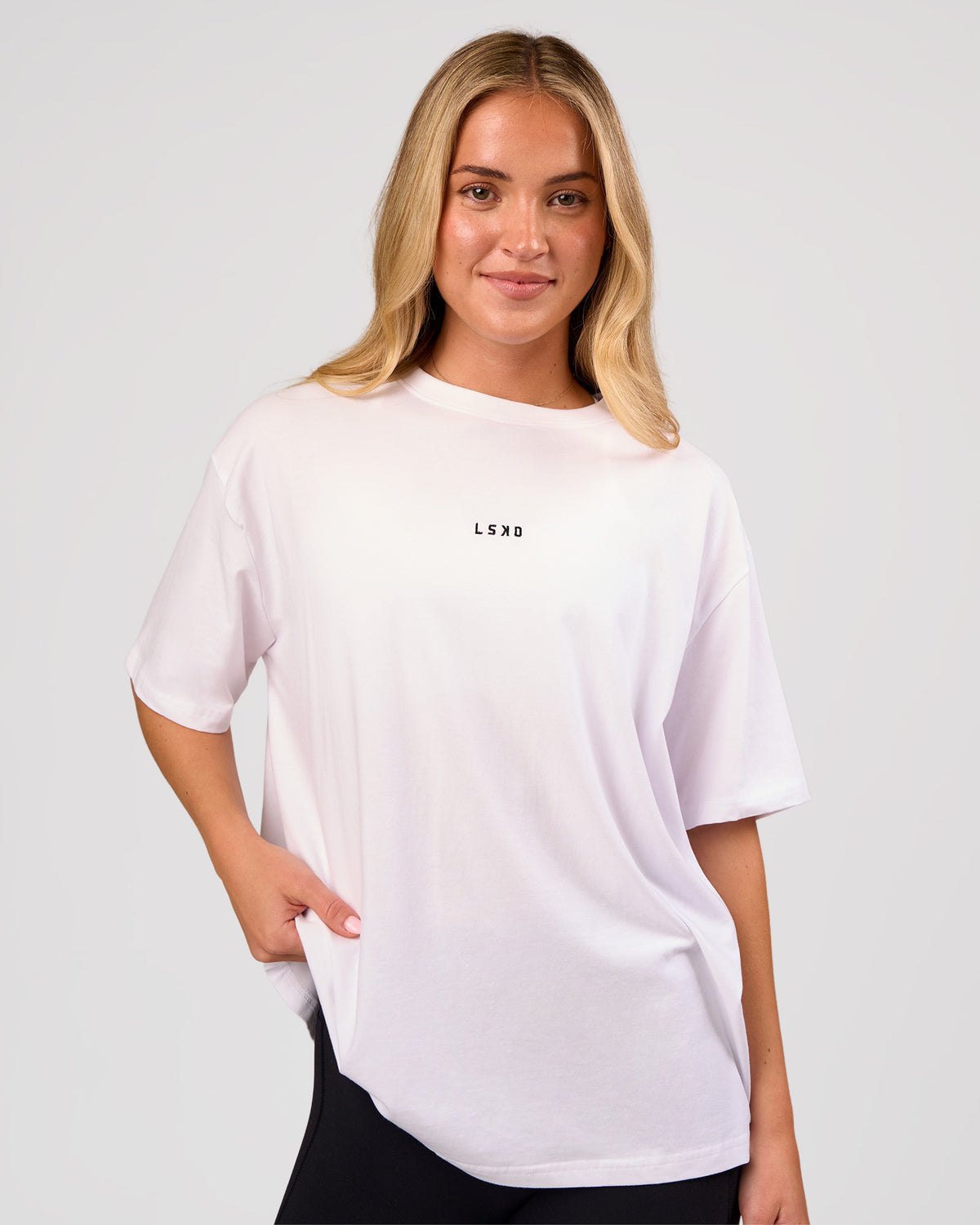 Woman wearing Go-To FLXCotton Oversized Tee - White-Black | Model:Issy | Size:XS