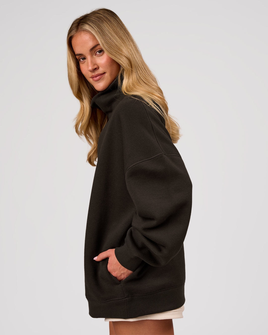 Woman wearing Go-To Oversized Mock Neck Sweater - Ground Coffee | Model:Issy | Size:XS - view 10