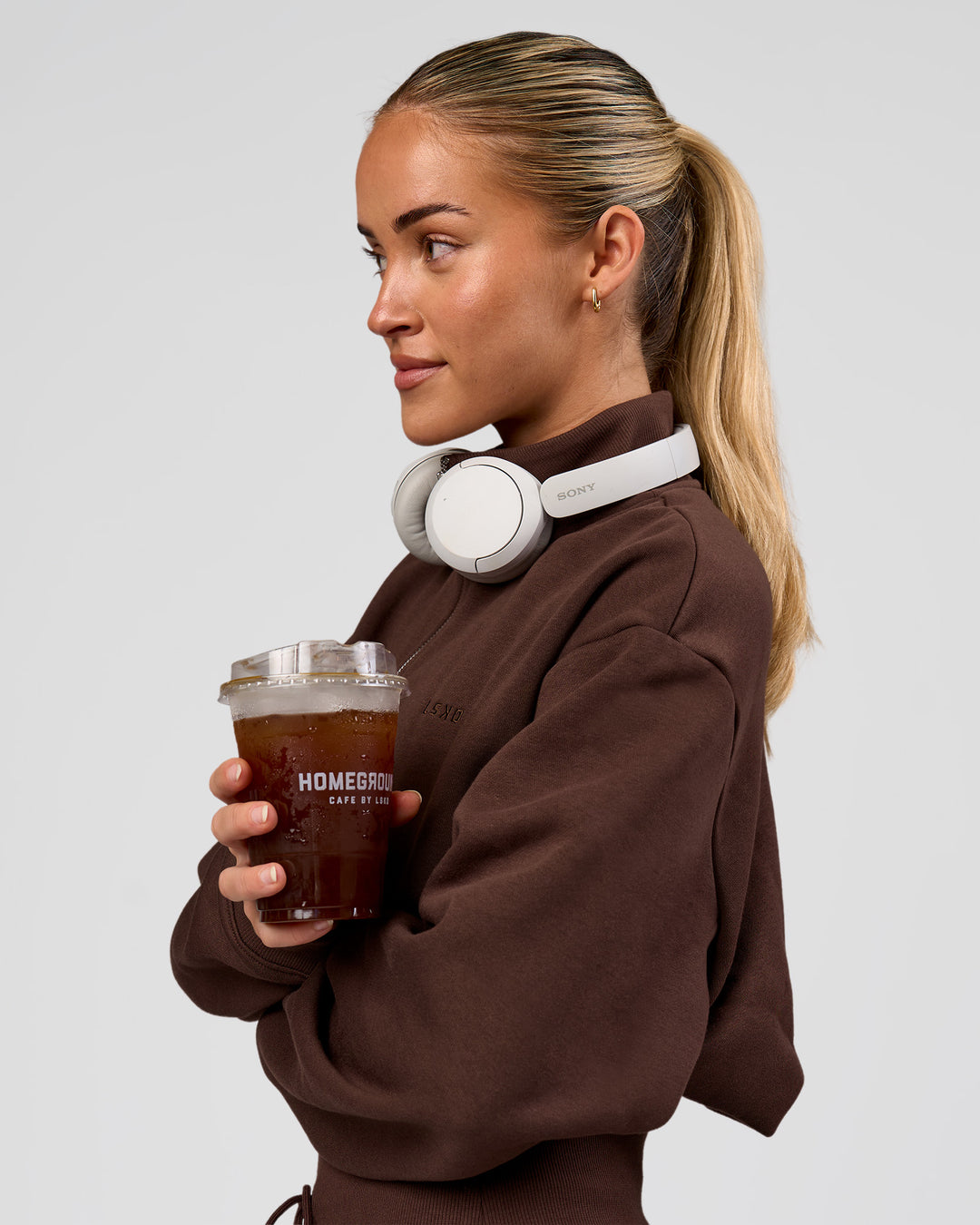 Woman wearing Go-To Oversized Quarter Zip Sweater - Hot Chocolate | Model:Issy | Size:XS