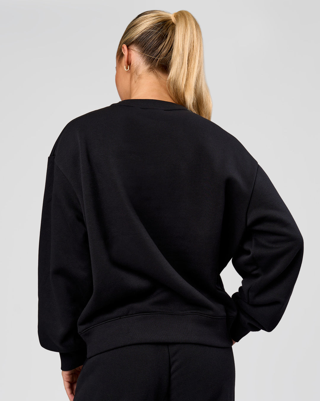 Woman wearing Go-To Oversized Sweater - Black | Model:Issy | Size:XS