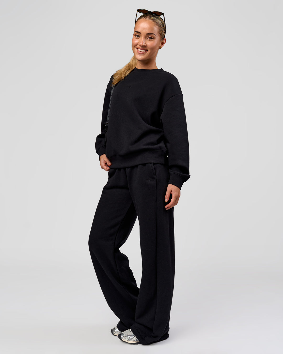 Woman wearing Go-To Oversized Sweater - Black | Model:Issy | Size:XS