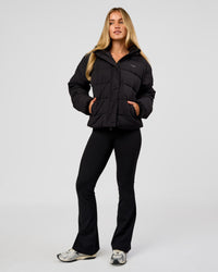 Woman wearing Go-To Puffer Jacket - Black | Model:Issy | Size:XS | Thumbnail Index: 4