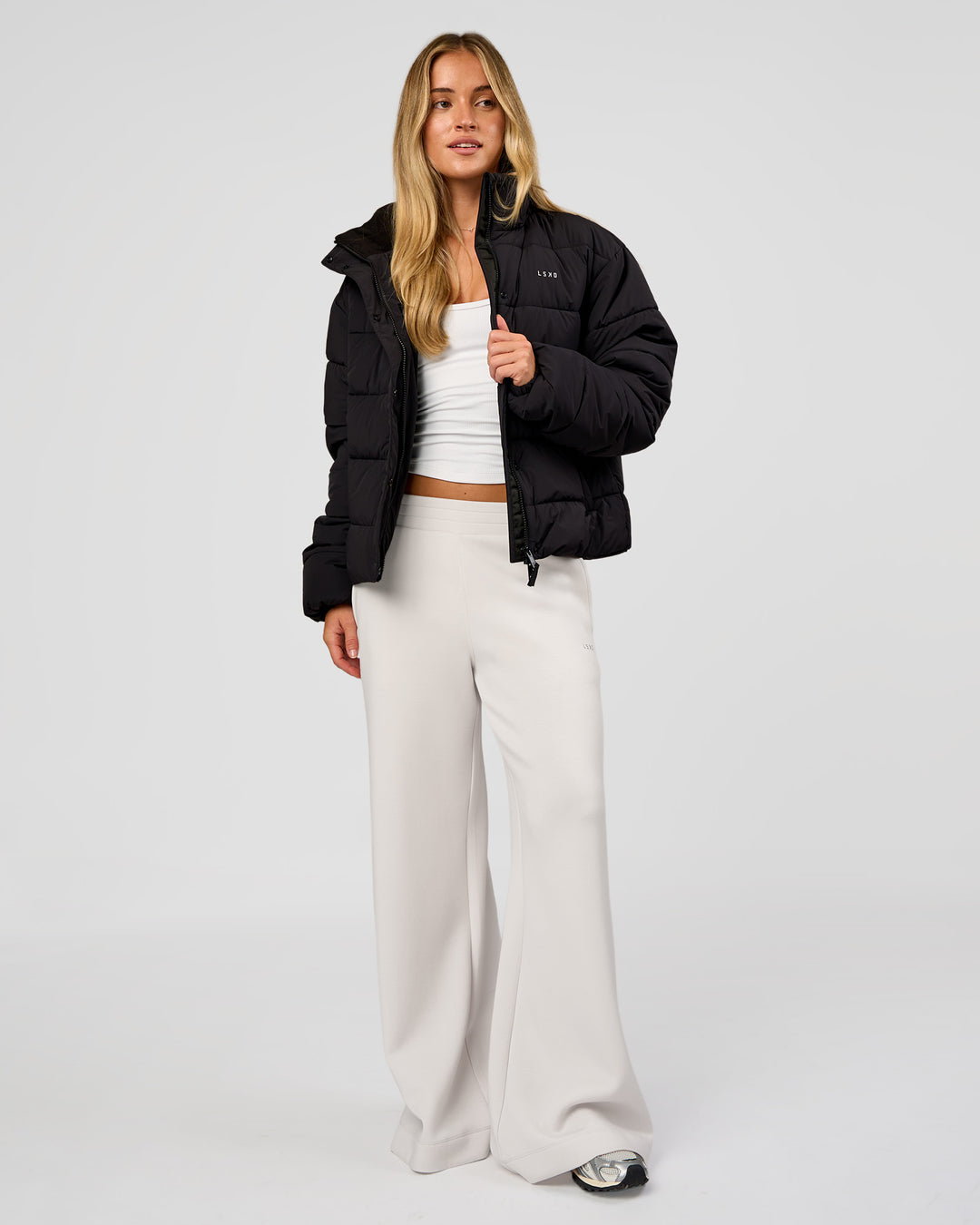 Woman wearing Go-To Puffer Jacket - Black | Model:Issy | Size:XS - view 3