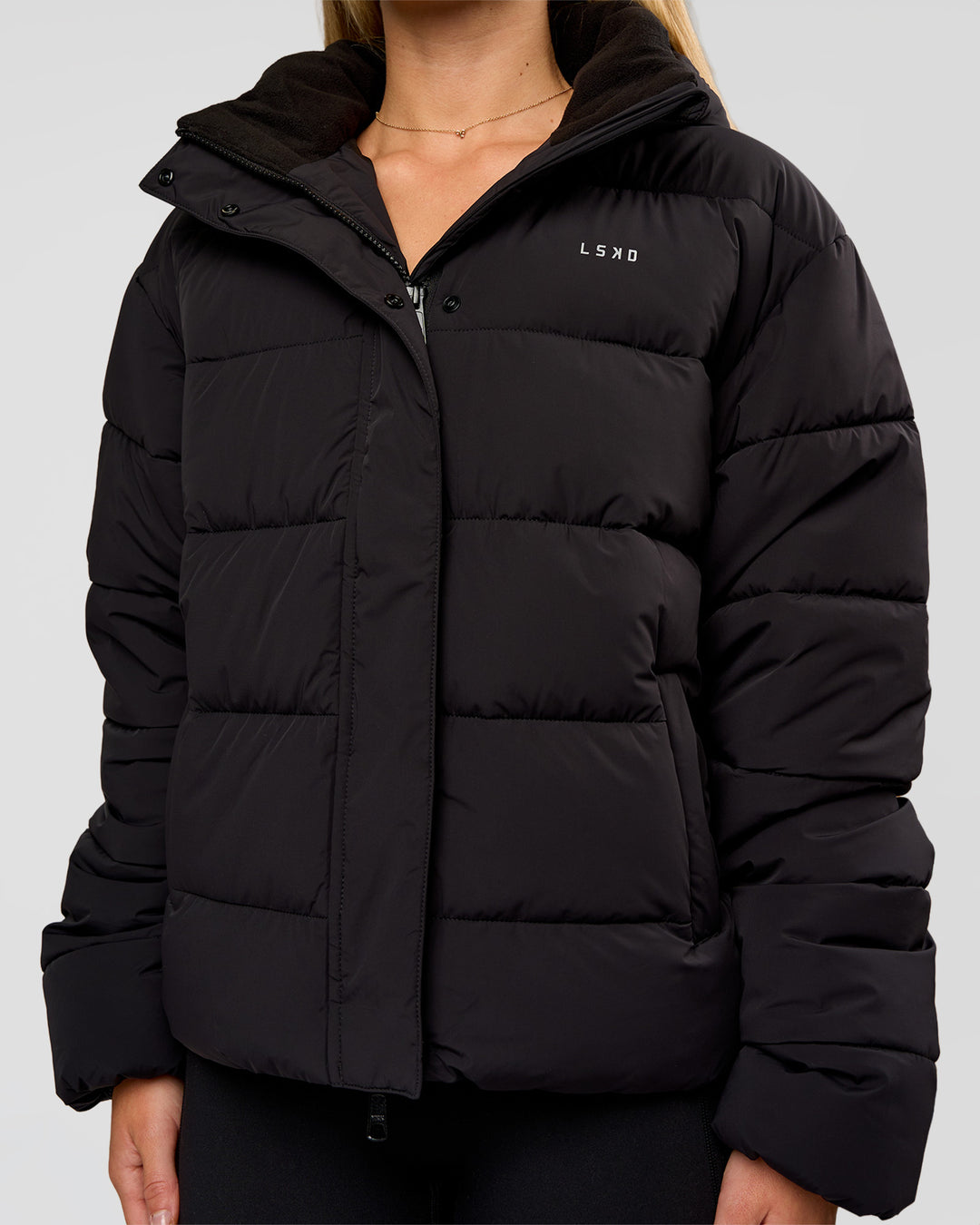Woman wearing Go-To Puffer Jacket - Black | Model:Issy | Size:XS - view 4
