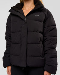 Woman wearing Go-To Puffer Jacket - Black | Model:Issy | Size:XS | Thumbnail Index: 3