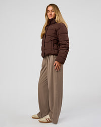 Woman wearing Go-To Puffer Jacket - Hot Chocolate | Model:Issy | Size:XS