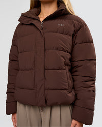 Woman wearing Go-To Puffer Jacket - Hot Chocolate | Model:Issy | Size:XS