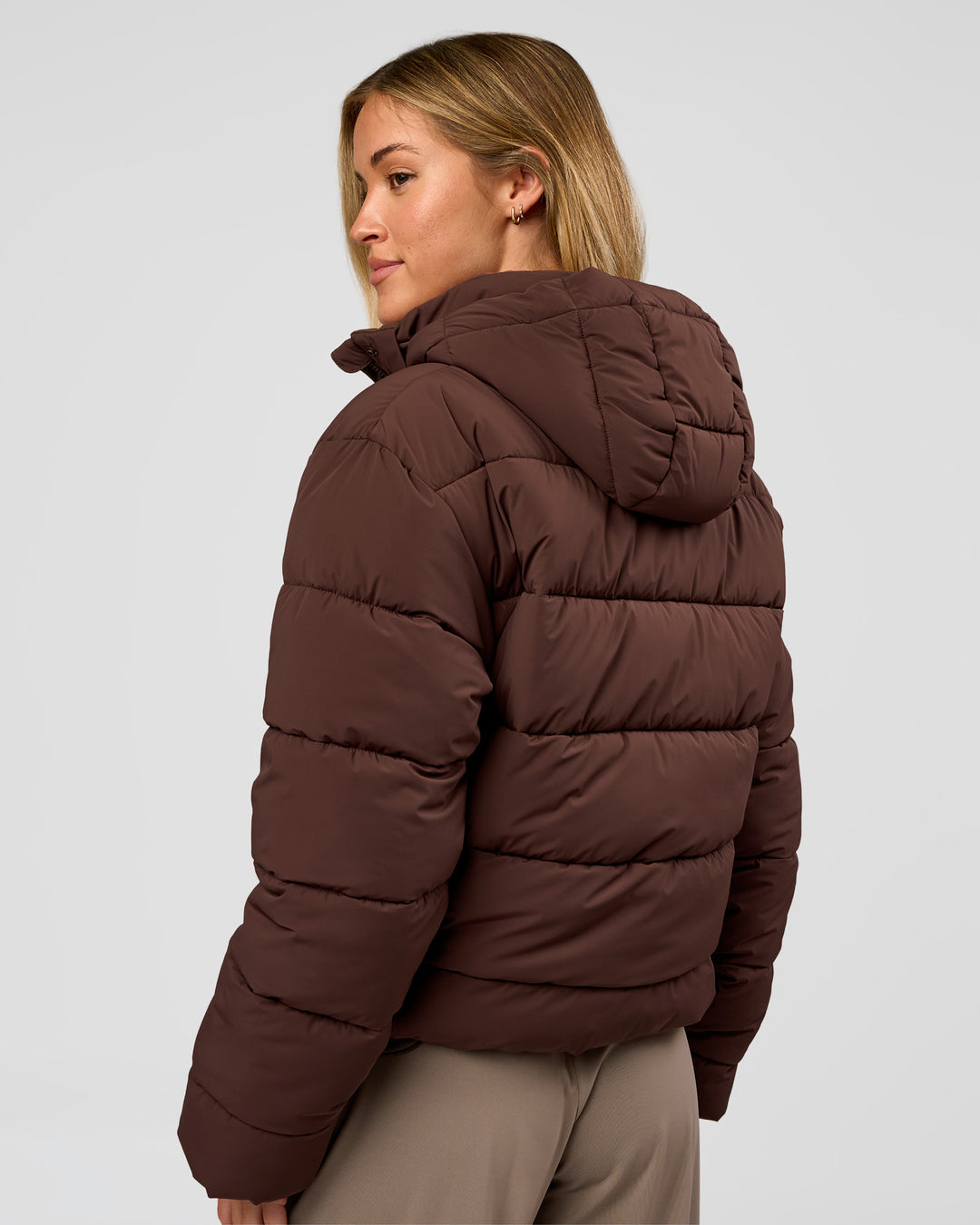 Woman wearing Go-To Puffer Jacket - Hot Chocolate | Model:Issy | Size:XS