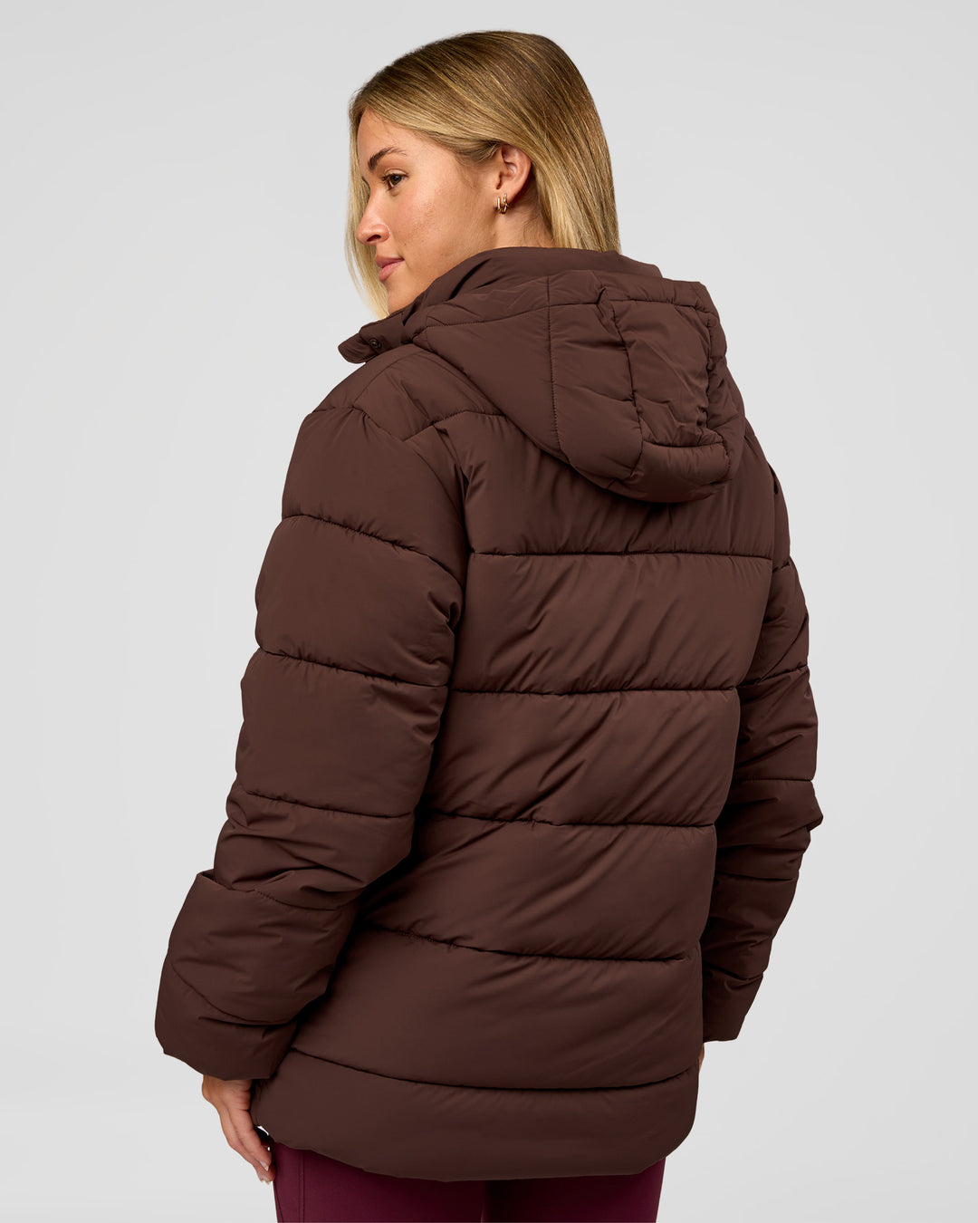 Woman wearing Go-To Puffer Mid Jacket - Hot Chocolate | Model:Issy | Size:XS - view 3