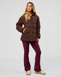 Woman wearing Go-To Puffer Mid Jacket - Hot Chocolate | Model:Issy | Size:XS | Thumbnail Index: 7