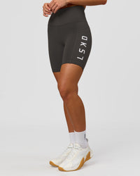 Woman wearing Rep Ultra High-Rise 6" Short Pockets - Onyx-white | Model:Issy | Size:XS | Thumbnail Index: 3