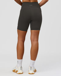 Woman wearing Rep Ultra High-Rise 6" Short Pockets - Onyx-white | Model:Issy | Size:XS | Thumbnail Index: 7