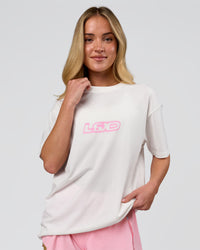 Woman wearing SoCal 26 FLXCotton Oversize Tee  - Off White-Pink Rose | Model:Issy | Size:XS | Thumbnail Index: 10