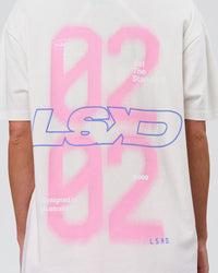 Woman wearing SoCal 26 FLXCotton Oversize Tee  - Off White-Pink Rose | Model:Issy | Size:XS | Thumbnail Index: 19