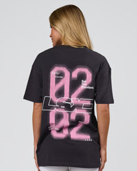 Woman wearing SoCal 26 FLXCotton Oversize Tee  - Onyx-Pink Rose | Model:Issy | Size:XS | Thumbnail Index: 2