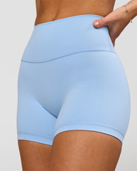 Woman wearing Strong is Beautiful Fusion High-Rise 4" Short - Open Air | Model:Issy | Size:XS | Thumbnail Index: 4