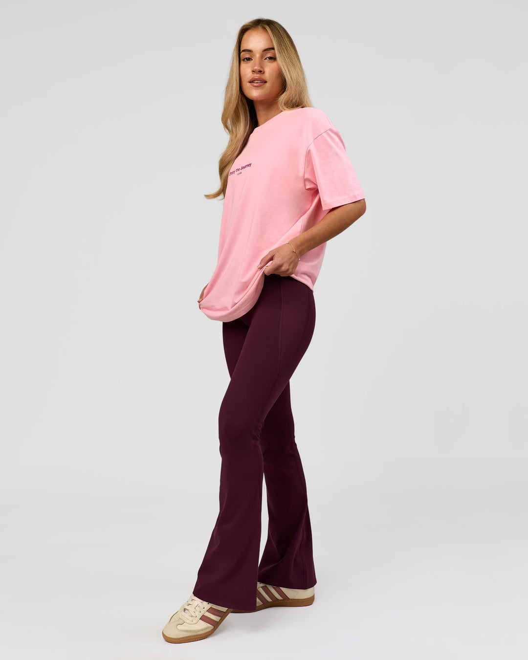 Woman wearing VS1 Enjoy The Journey FLXCotton Oversize Tee - Pink Rose | Model:Issy | Size:XS - view 9
