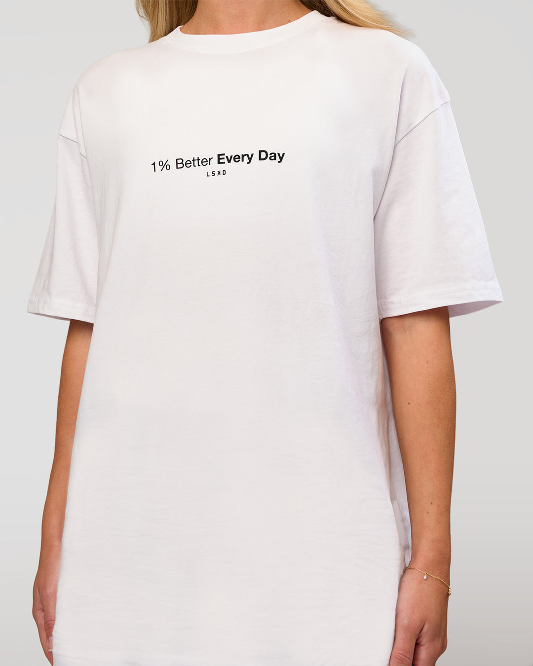 Woman wearing VS6 1% Better FLXCotton Oversize Tee - White | Model:Issy | Size:XS - view 13
